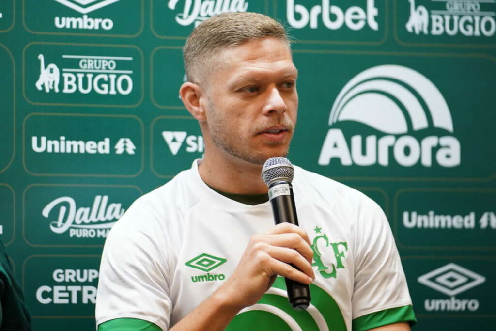 Ex-Corinthians, meia da Chape lamenta empate com a Ponte: ‘Perdemos grande oportunidade’