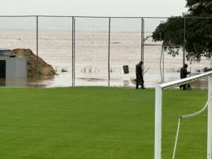 CT começa a alagar por causa das enchentes e Inter deve treinar no Beira-Rio