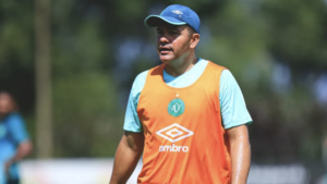 Louzer promete manter identidade da Chapecoense e quer dar a resposta contra o Botafogo