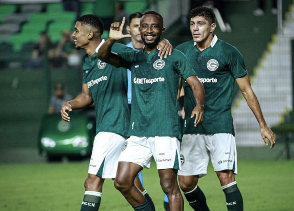 SÉRIE B: Goiás enfrenta o Avaí para assumir a liderança em dia de duelo paulista