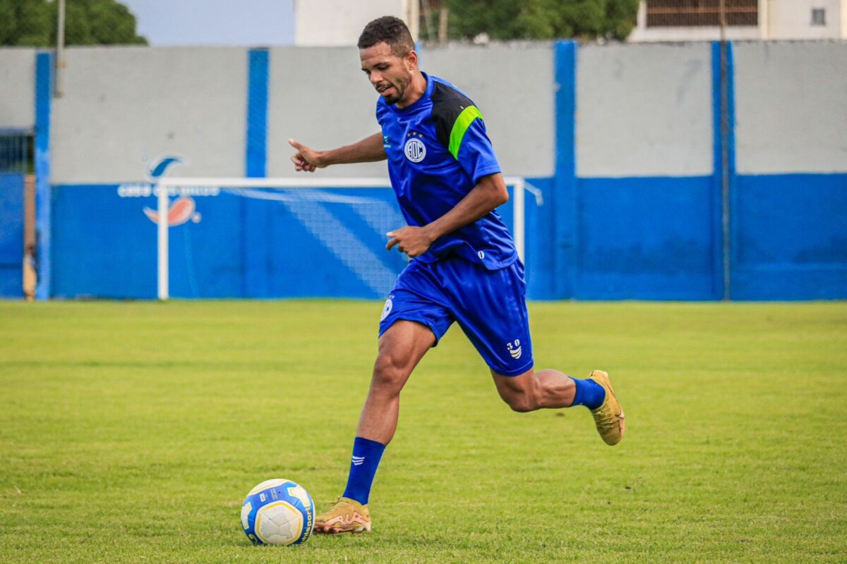 Confianca anuncia saida do atacante Luizinho