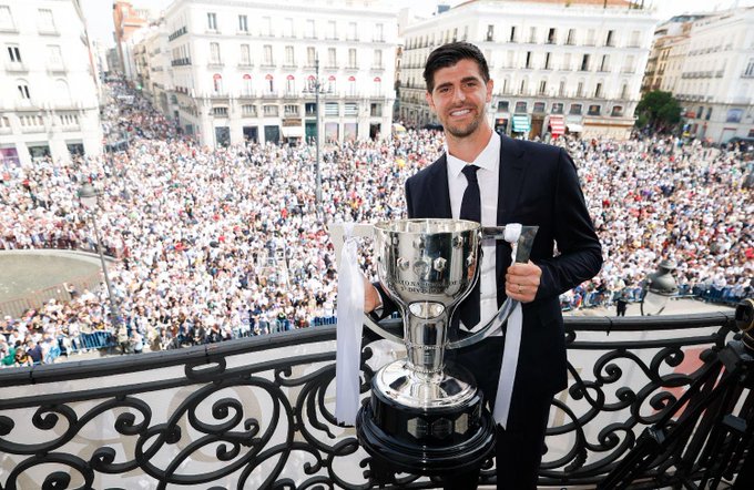 Courtois treina entre os titulares do Real Madrid