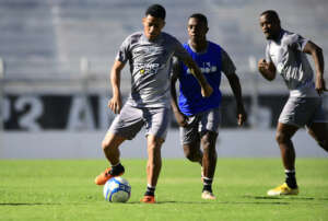 Atacante da Ponte Preta fala sobre encontro com o Santos na Série B: 'Carinho especial, mas foco na vitória'