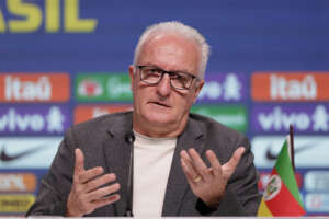 Dorival diz que ficará surpreso se Vinícius Júnior não receber a Bola de Ouro