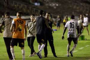 Série C: Elenco do Botafogo-PB celebra time ofensivo sob o comando de Evaristo Piza