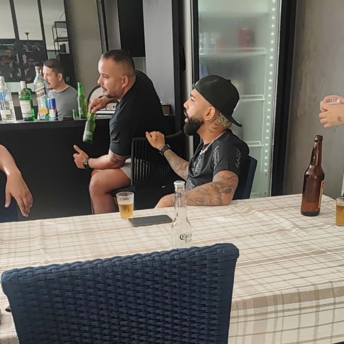 Gabigol com a camisa do Corinthians? Foto viraliza e estafe diz que imagem ‘não é verdadeira’