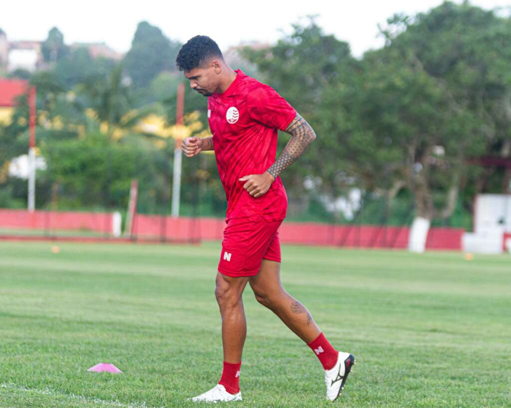 Náutico oficializa zagueiro para sequência da Série C