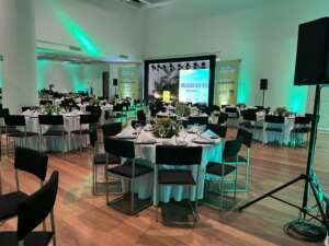 Tá chegando a hora! Evento de premiação do Paulista A4 está impecável para receber convidados. VEJA FOTOS