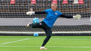Goleiro pede 'equilíbrio emocional' para tirar Botafogo-SP da lanterna da Série B