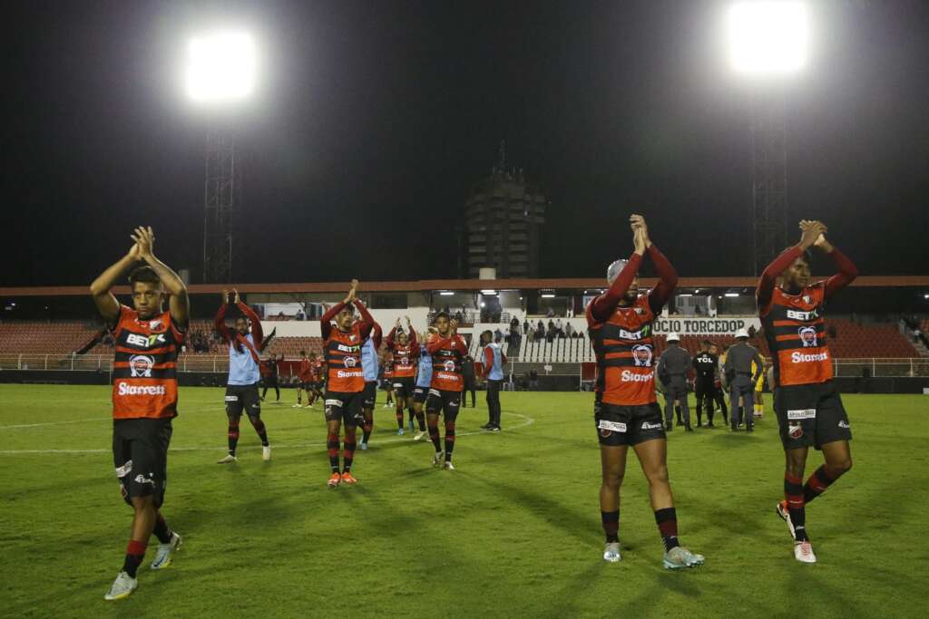 Jogadores agradecem torcedores