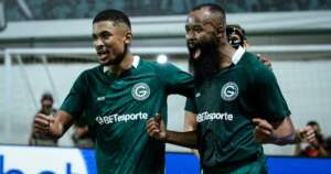 'Volante artilheiro' comemora gols na Série B, mas divide méritos com companheiros de Goiás