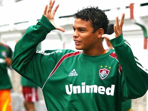 Contratação de Thiago Silva pelo Fluminense repercute na imprensa internacional