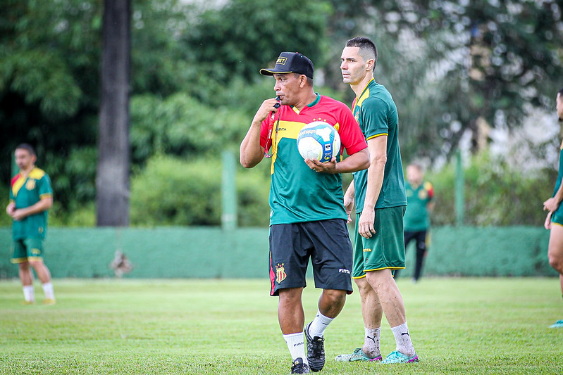 Sampaio Correa e Botafogo PB se enfrentam na Serie C