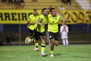 São Bernardo-SP 5 x 0 Ferroviário-CE - Bernô atropela Tubarão e assume vice-liderança da Série C