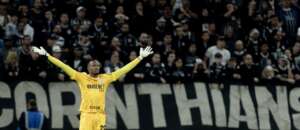 Oliveira exalta jogo 'equilibrado' do Corinthians, mas adverte: 'Sofremos muitas finalizações'