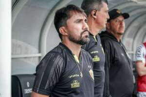 Após vexame, Vila Nova encaminha contratação de técnico que estava em rival da Série B