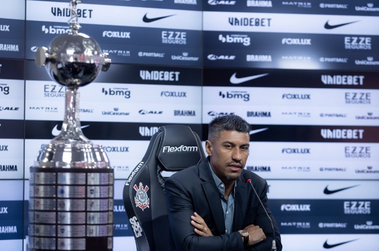 Paulinho recebe homenagens em emotivo adeus ao Corinthians: ‘Privilegiado e lisonjeado’