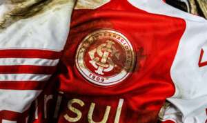 Internacional usa tecnologia para estampar 'manchas da enchente' no uniforme