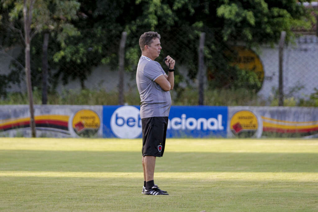 Série C: Técnico do Botafogo-PB já utilizou 24 jogadores nos primeiros jogos e tem desfalques