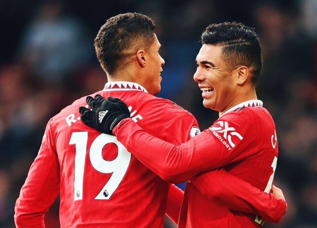 Manchester United confirma saída de zagueiro campeão do mundo pela França