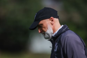 Vasco fecha negociação e treinador rescinde com o Vitória de Guimarães