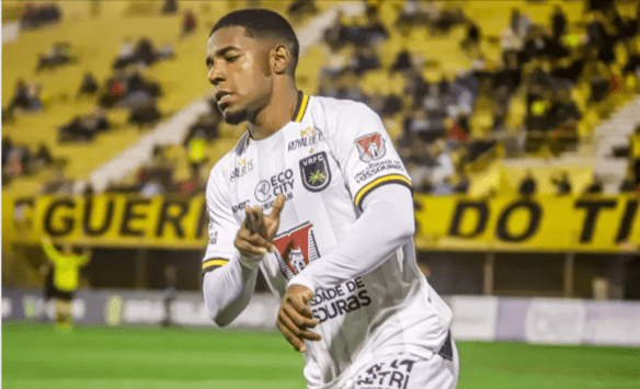 Volta Redonda anuncia a contratacao de Douglas Skilo
