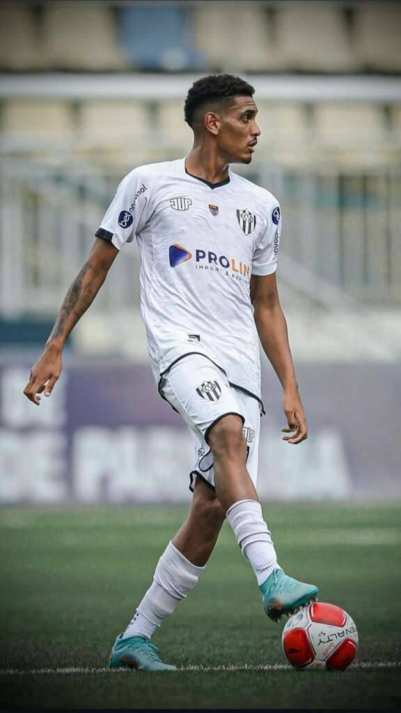 Ceará e Vitória-ES contratam jovens zagueiros do EC São Bernardo 5 WhatsApp Image 2024 05 02 at 10.49.44