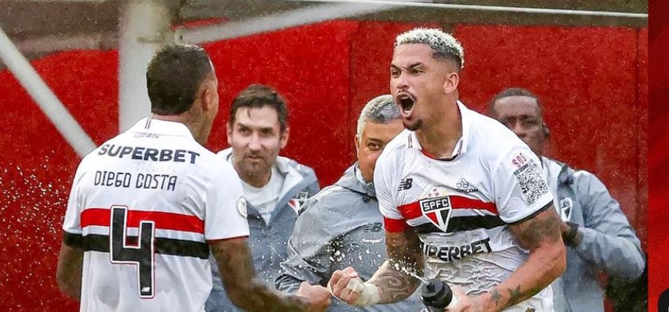 Vitória 1 x 3 São Paulo - Tricolor aproveita expulsão no começo e supera o Leão com dois de Luciano