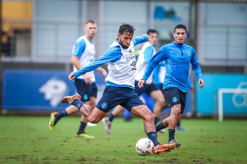 Grêmio volta às atividades no CT do Corinthians mirando jogos da Libertadores