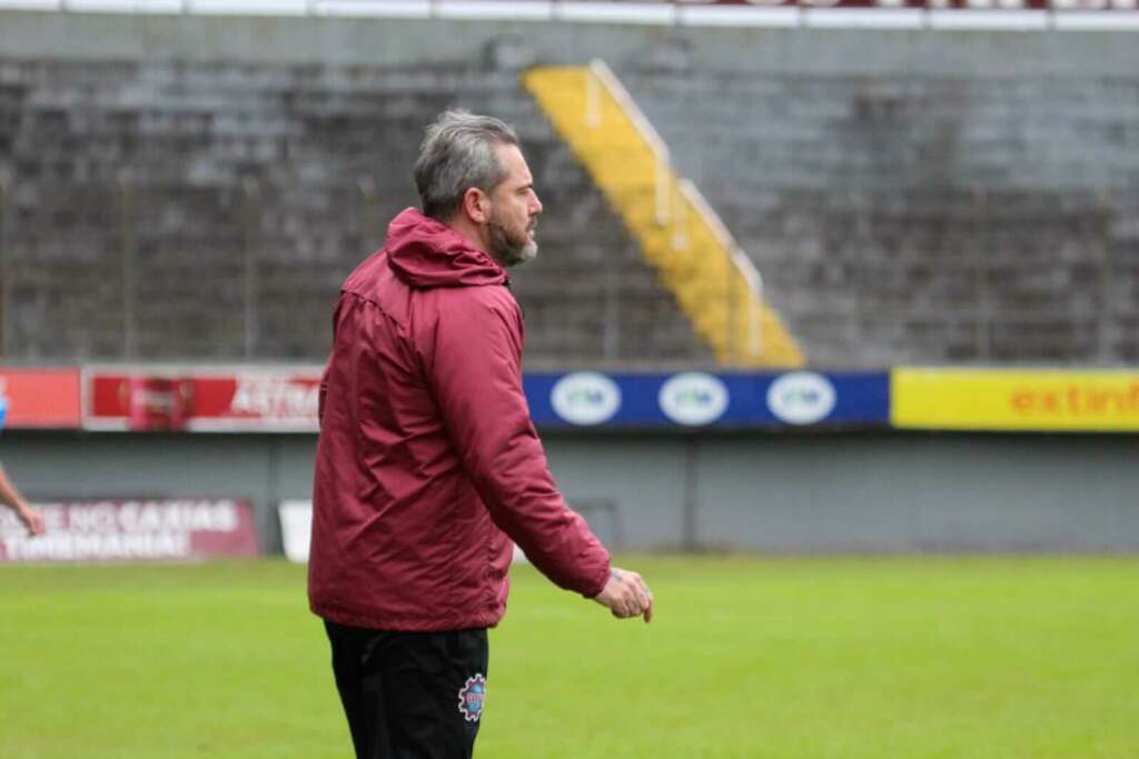 Série C: Argel Fuchs torce contra chuva para preparar retorno do Caxias