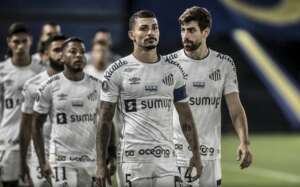 Alison volta a atuar pelo Santos após 11 meses de grave lesão no joelho em jogo-treino