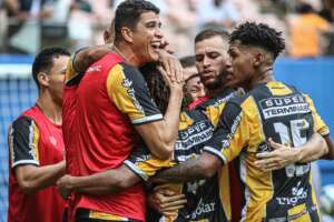 Amazonas 1 x 0 Santos - Peixe perde a primeira e deixa a liderança