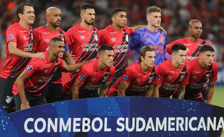 Athletico Paranaense em campo.