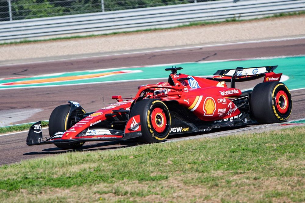 Ferrari acaba com jejum de 18 anos e consola Leclerc após 3º lugar em Ímola