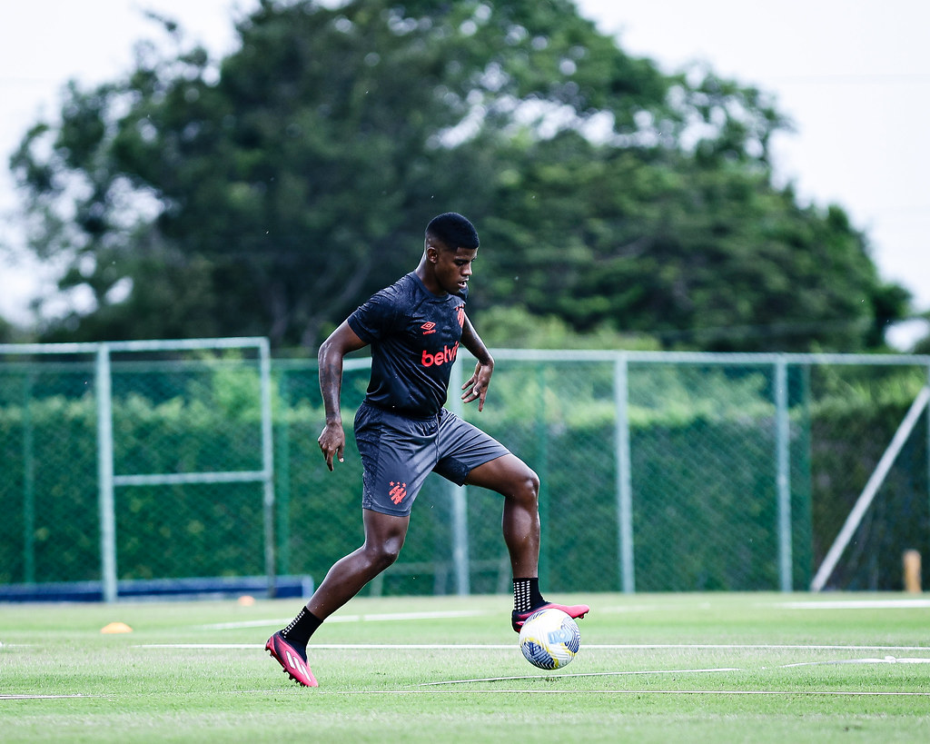 Fábio Matheus é desfalque no Sport