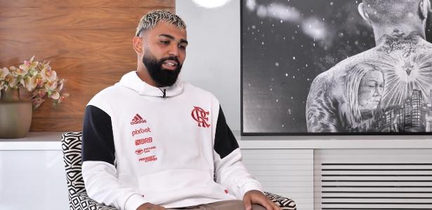 Gabigol assume erro, explica por que vestiu camisa do Corinthians e diz: ‘Amo o Flamengo’