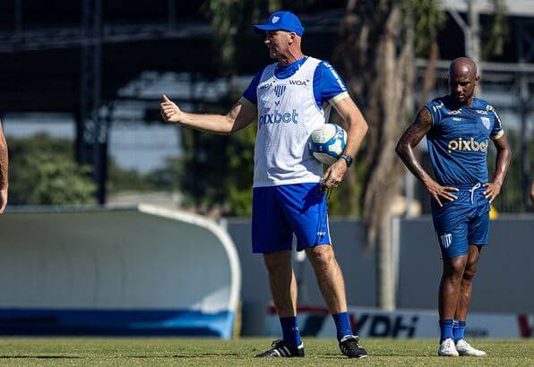 Novo treinador promete Avaí mais intenso: 'Precisamos mudar comportamentos'