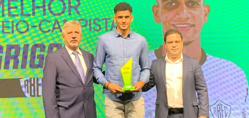 Eleito para a seleção da Série A4, meia comemora título e acesso com o Rio Branco