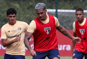 São Paulo trabalha com titulares de olho em recuperação no Brasileiro diante do Vitória