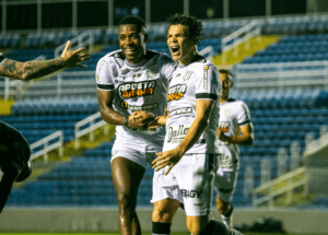 Floresta-CE 0 x 2 Figueirense-SC - Furacão vence novamente e cola no topo