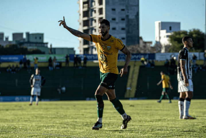 Ypiranga 1 x 0 Figueirense - Canarinho volta impondo ritmo e segue 100%