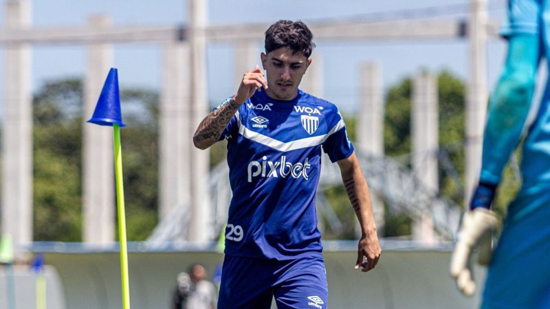 Jean Lucas celebra vitória do Avaí