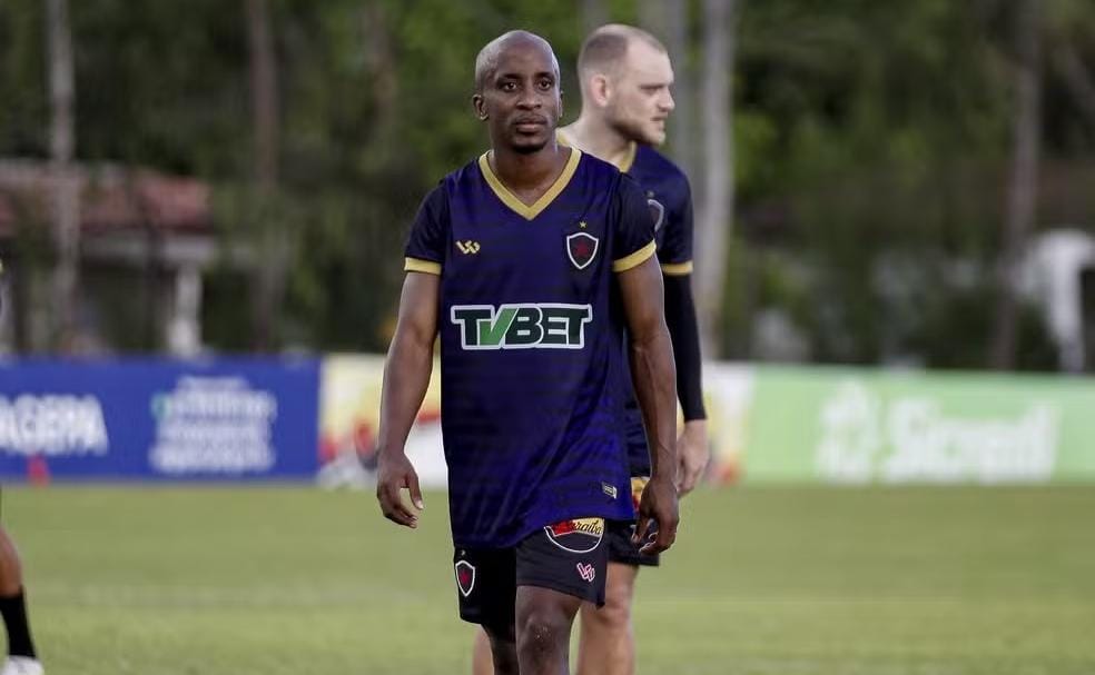 Joãozinho ganha chance como titular no Botafogo-PB