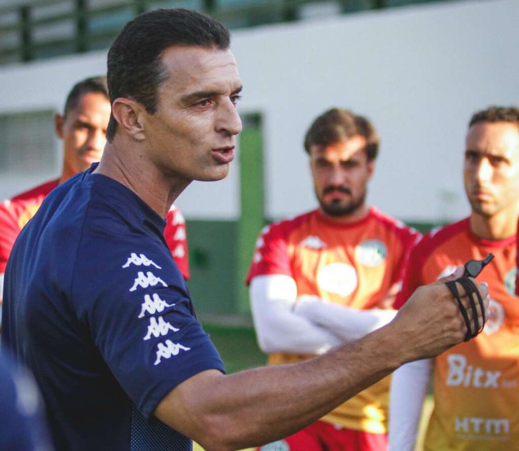 Júnior Rocha promete ‘recuperar’ alguns jogadores do Guarani