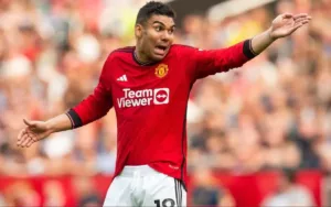 Inglês: Casemiro cobra respeito após críticas por desempenho no Manchester United