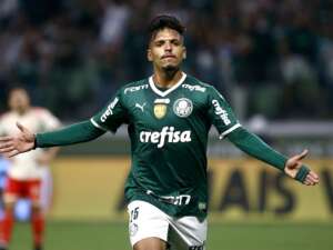 Gabriel Menino prevê evolução do Palmeiras após jogo ruim com o San Lorenzo: 'Buscar melhorar'