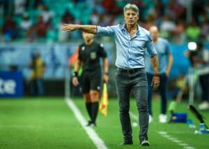 Renato Gaúcho cobra reforços após jogo ruim do Grêmio: 'Não temos elenco para três competições'