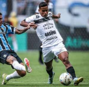 Copa Paulista: São-Carlense anuncia ex-Internacional e renova com dois