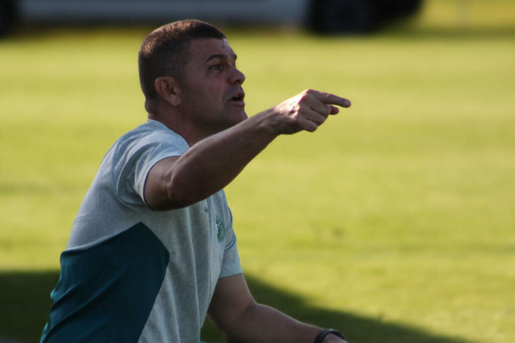 Louzer admite incômodo com má fase e promete mudança de comportamento da Chapecoense