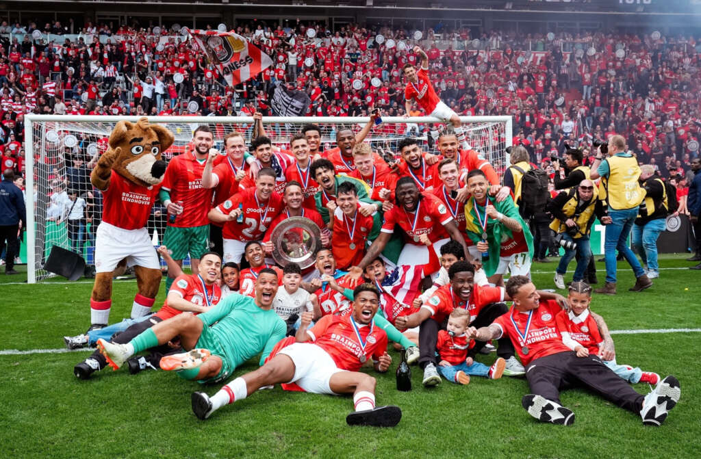 Brasileiros vibram com confirmação de título holandês do PSV